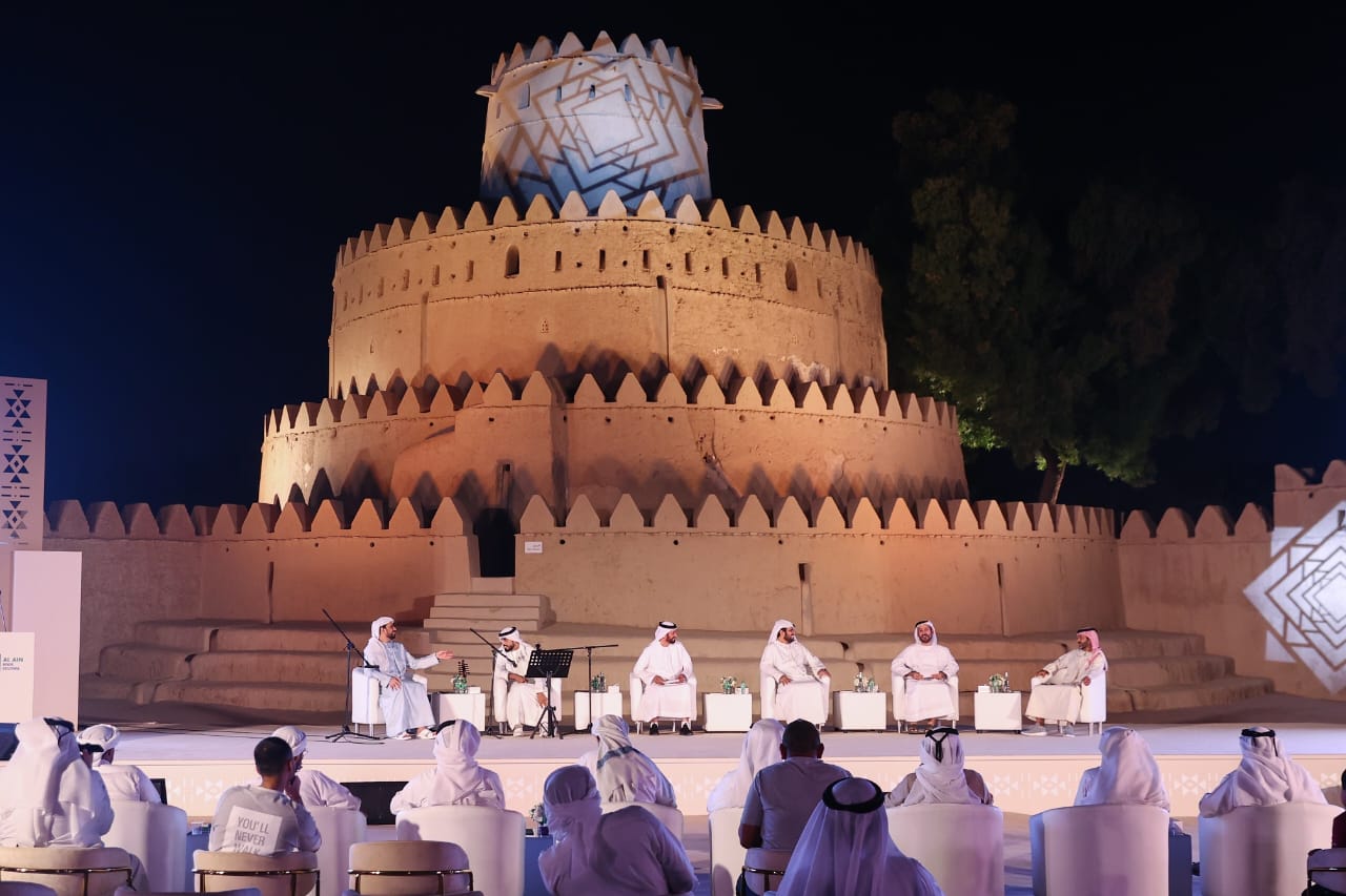 ليالي الشعر يزين مهرجان العين للكتاب 2025 بعذوبة الكلمة وأصالة القصيد